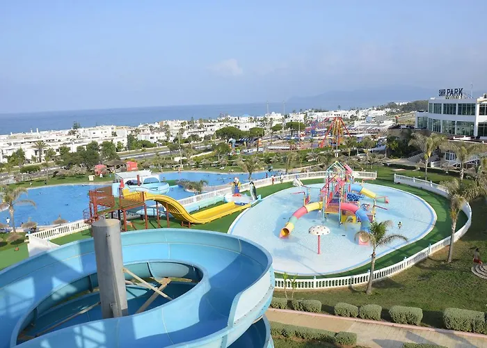 Luxury Apartment With Swimming Pool View